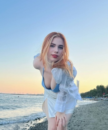 Встречаясь со мной, ты ощутишь настоящую страсть и нежность. Живу в Москве, так что если ты сейчас в этом прекрасном городе, можем устроить незабываемую встречу. А что тебе нужно? Одинокая ночь полная страсти или мягкое прикосновение, сопровождаемое разговором? Не беспокойся, я знаю, как удовлетворить все твои желания. Мои услуги абсолютно конфиденциальны и профессиональны. У меня имеются отличные отзывы от моих довольных клиентов, которые подтверждают мою эмоциональность и ненасытность. Хочешь увидеть больше фотографий или узнать больше о моих возможностях? Напиши мне, и я с радостью отвечу на все твои вопросы. Давай создадим вместе незабываемые эмоции. Твоя индивидуалка из Москвы - готова исполнить твои мечты. 🌹💋 Антонина